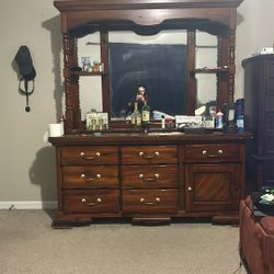 7 Drawer Liquor Cabinet 