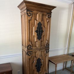 Armoire / Wardrobe / Cabinet 
