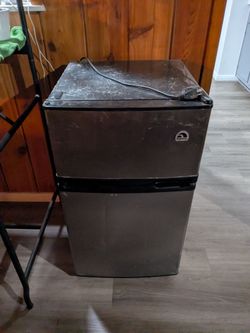 Mini fridge