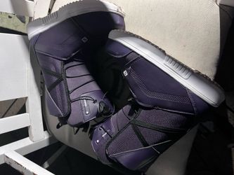 8.5 woman’s Salomon boots