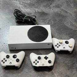 Microsoft Xbox Series S 512GB Console Gaming System White 1883 Three Controllers Cords