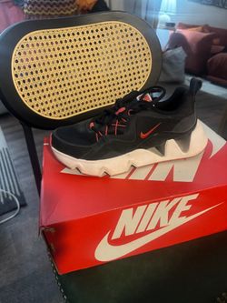 Nike Low-Top Sneakers Black and Red