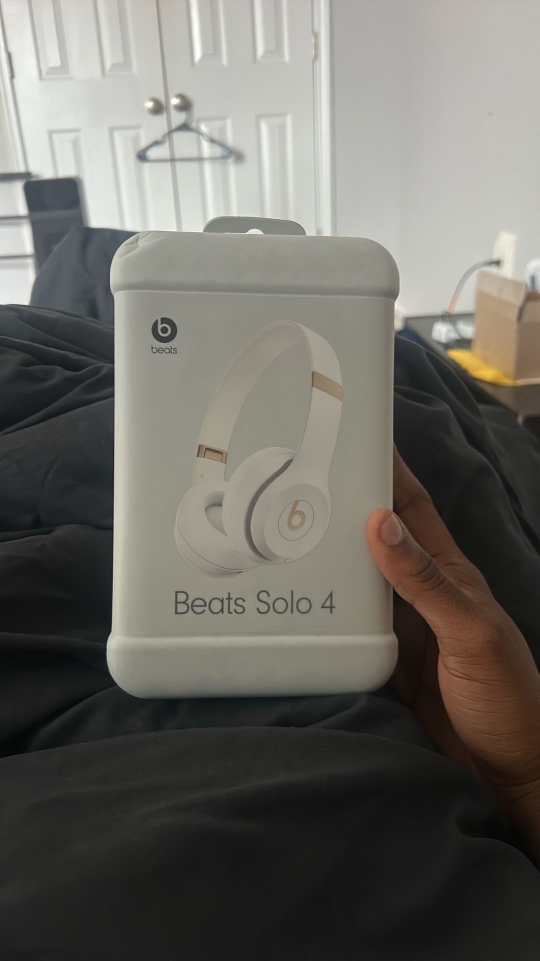 Beats Solo 4 White