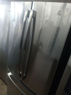 GE 33" stainless steel french door refrigerator - Free delivery