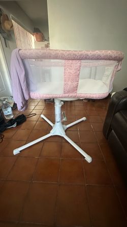 Halo Bassinest Swivel Sleeper Bedside Bassinet Removable Bed