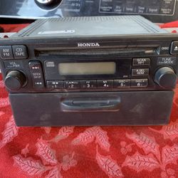 $30 2002 Honda Accord Oem Stereo