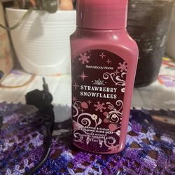 Strawberry Snowflake Foaming Soap 