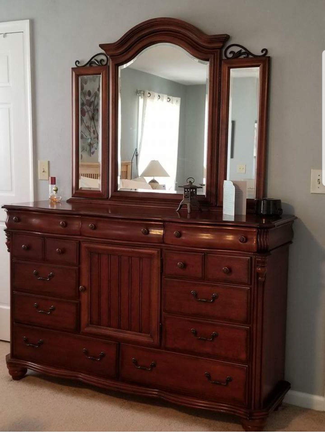 Bedroom Set - Queen Sleigh bed - Vineyard Manor by American Signature