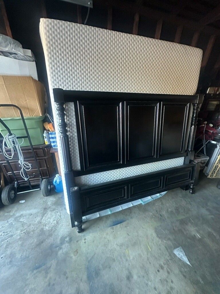 California King BED FOR SALE WITH MATTRESS
