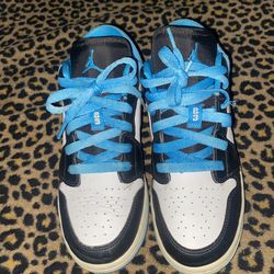 Air Jordan 1 Low "Laser Blue" sneakers. Size US 5Y