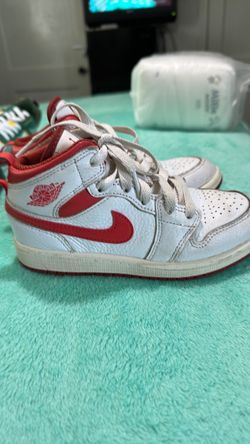 Boys Jordan’s 1 size 13.5c
