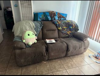 Electric reclining, couch and loveseat Electric reclining, couch and loveseat