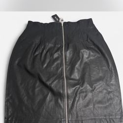 Black leather skirt with zipper #leather #skirt