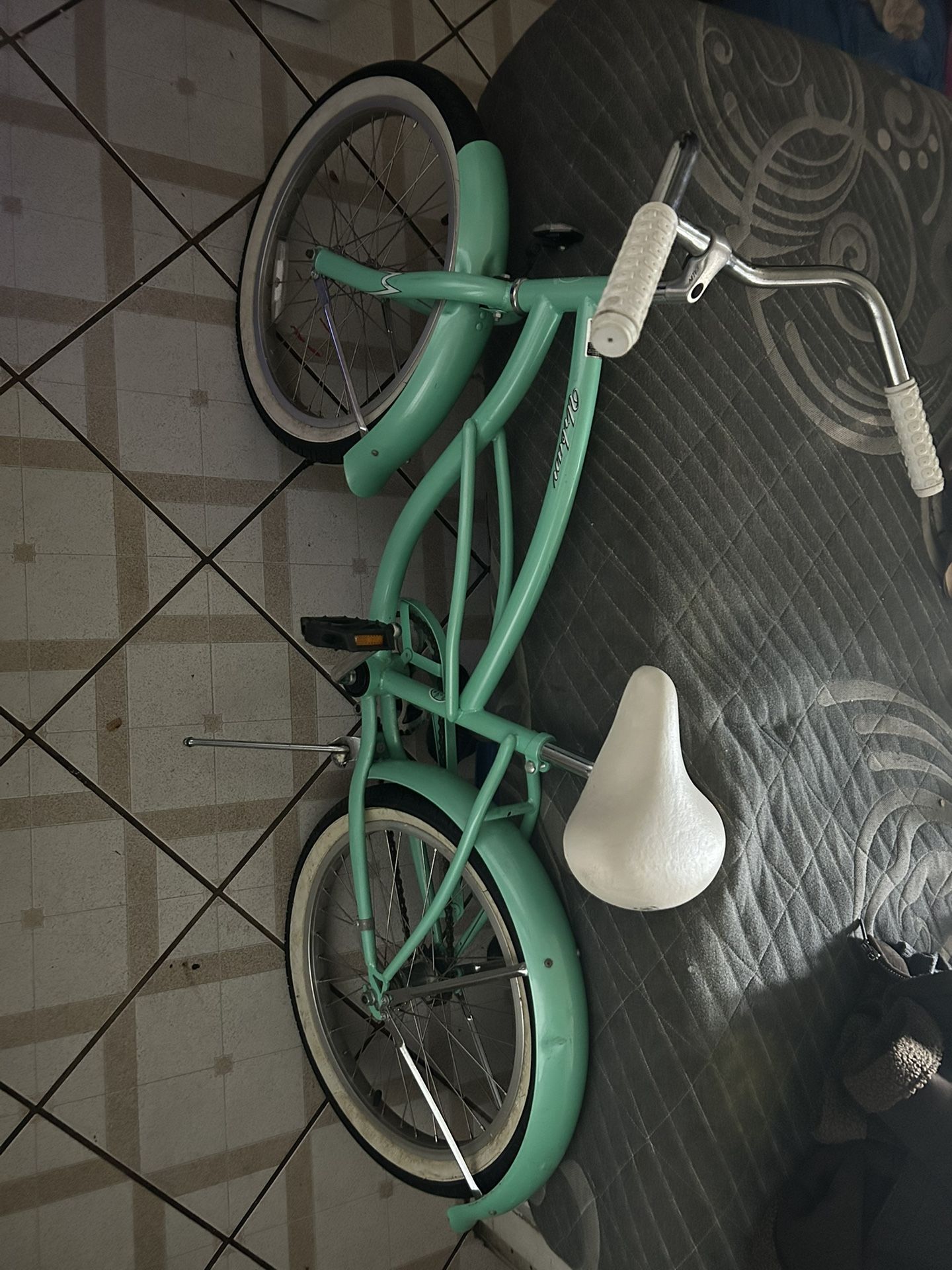 Firm strong 20” Urban Girl Beach Cruiser 