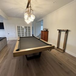 Pool Table Luxury ( Free Delivery & Set Up ) 