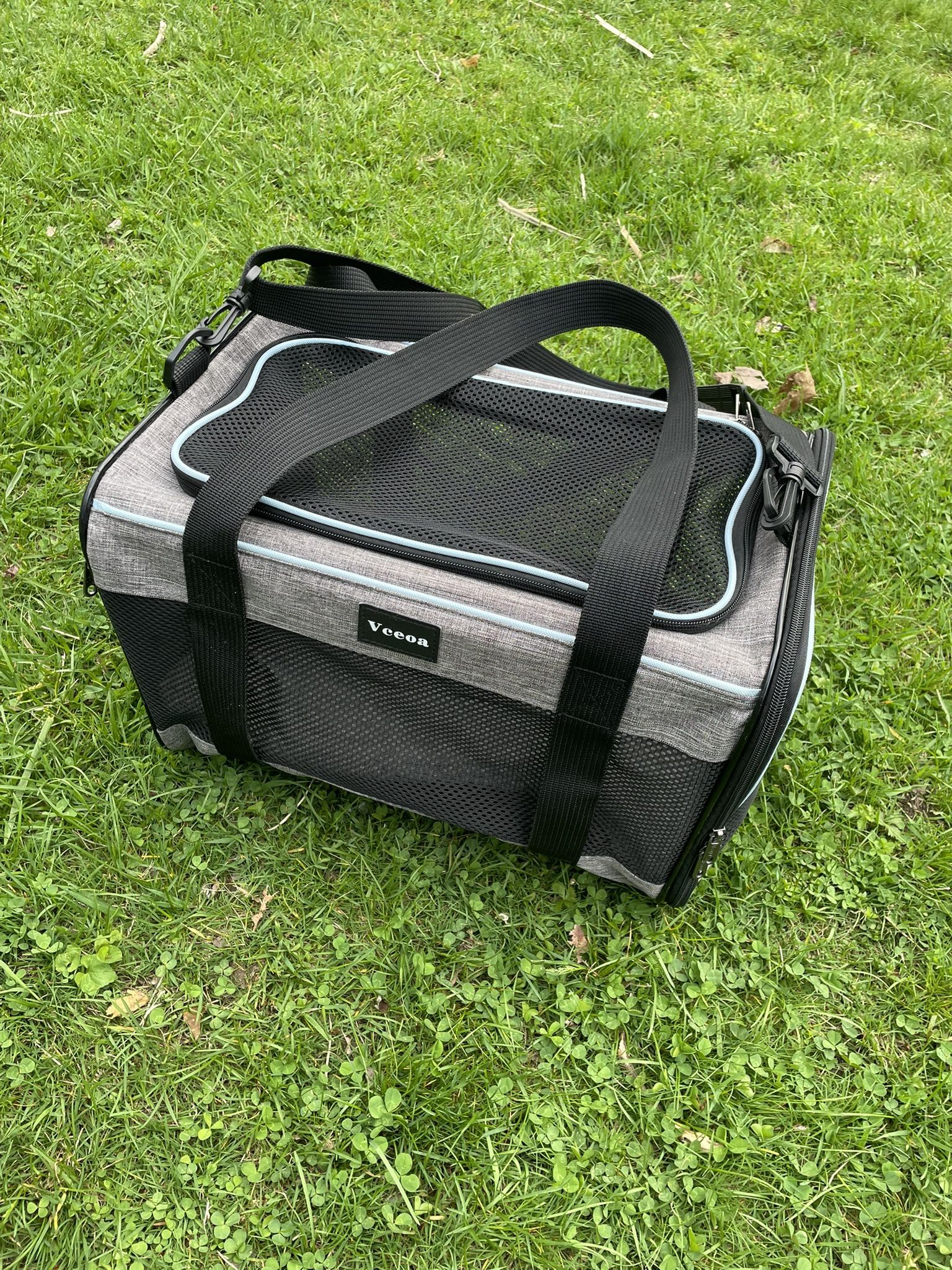 Vceoa soft-sided pet carrier