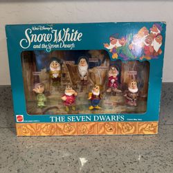 VINTAGE NIB  WALT DISNEY "THE SEVEN DWARFS" FIGURES FROM SNOW WHITE 