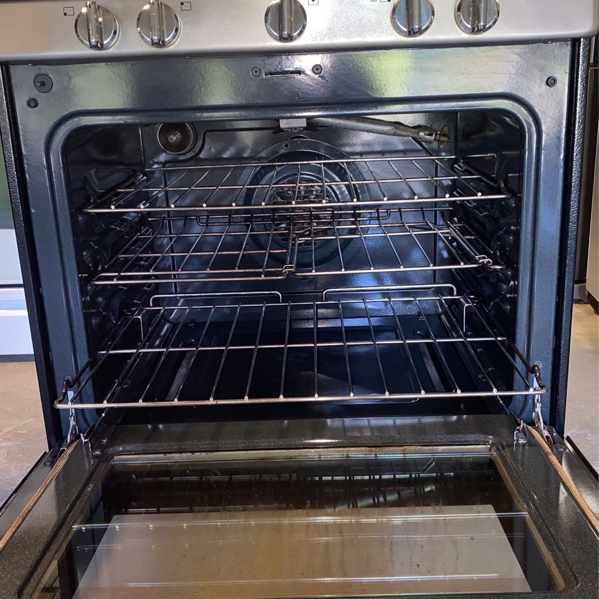 Frigidaire Gas Stove Stainless Steel for Sale in Waukegan, IL OfferUp
