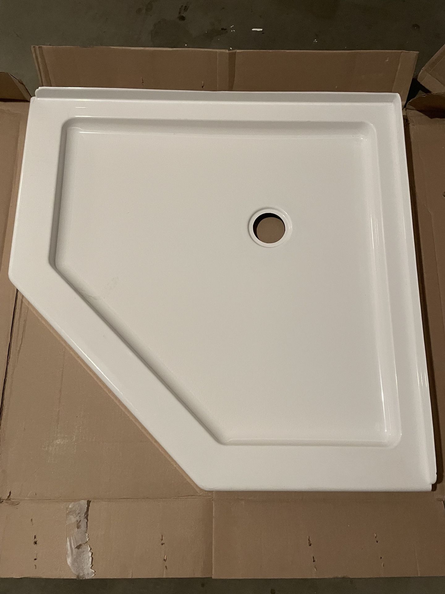 38 in. x 38 in. Neo-Angle Corner Shower Pan Base with Corner Drain in White 