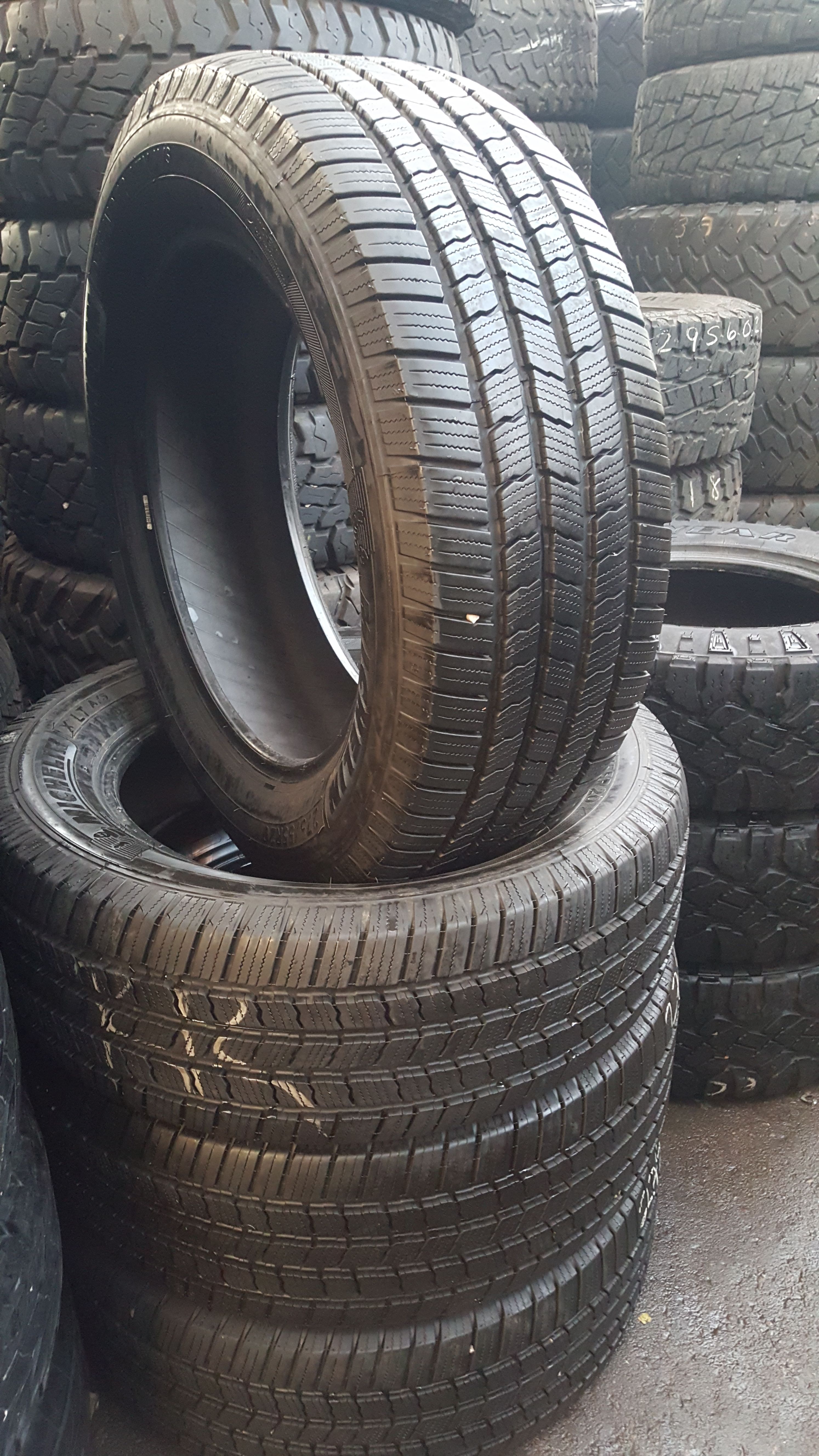 275/55R20 SET OF 4 USED TIRES MICHELIN DEFENDER 85 TREAD LIFE for Sale