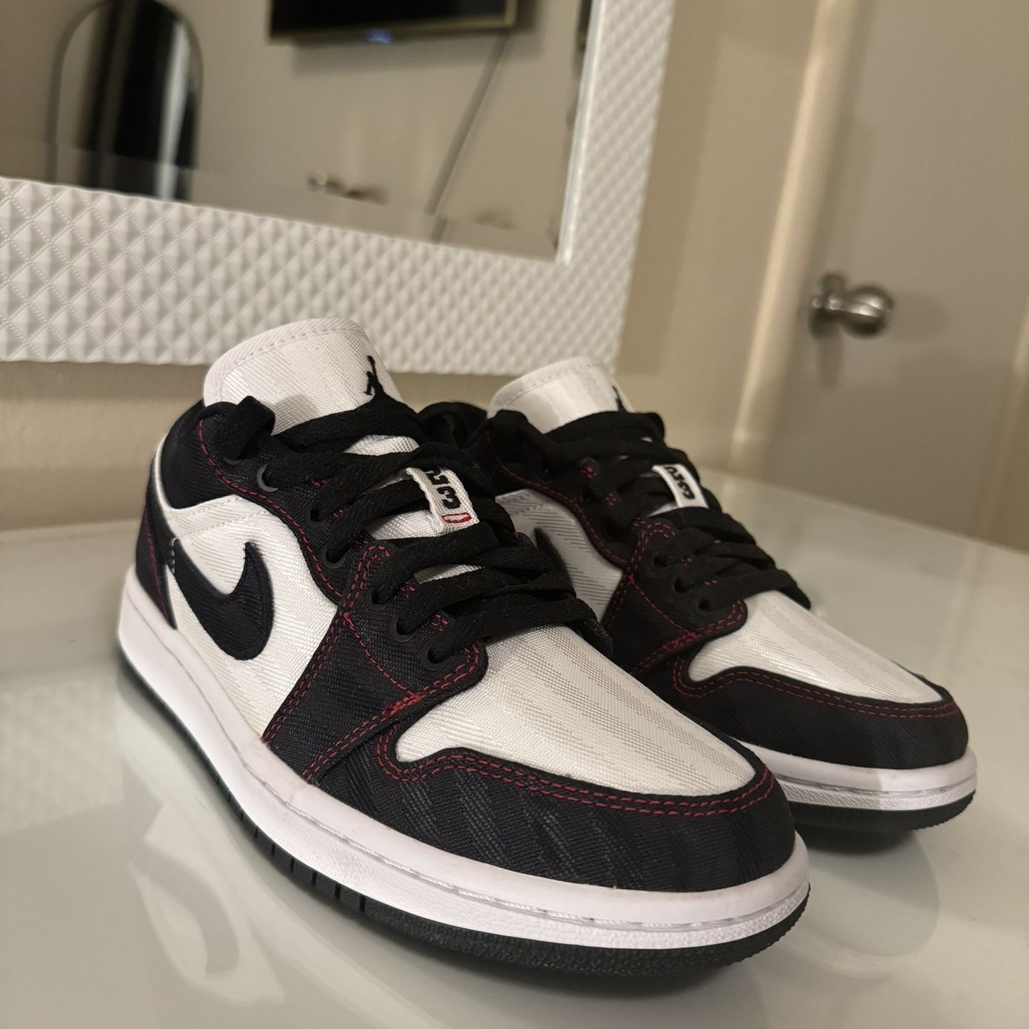 Air Jordan 1 Low SE - WOMENS SIZE 5.5 / MENS SIZE 4