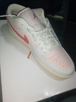 Jordan Nike Strawberry Milkshake