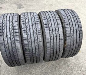 225 55 19 Tires Con 80% De Vida Las 4 de la marca Toyo