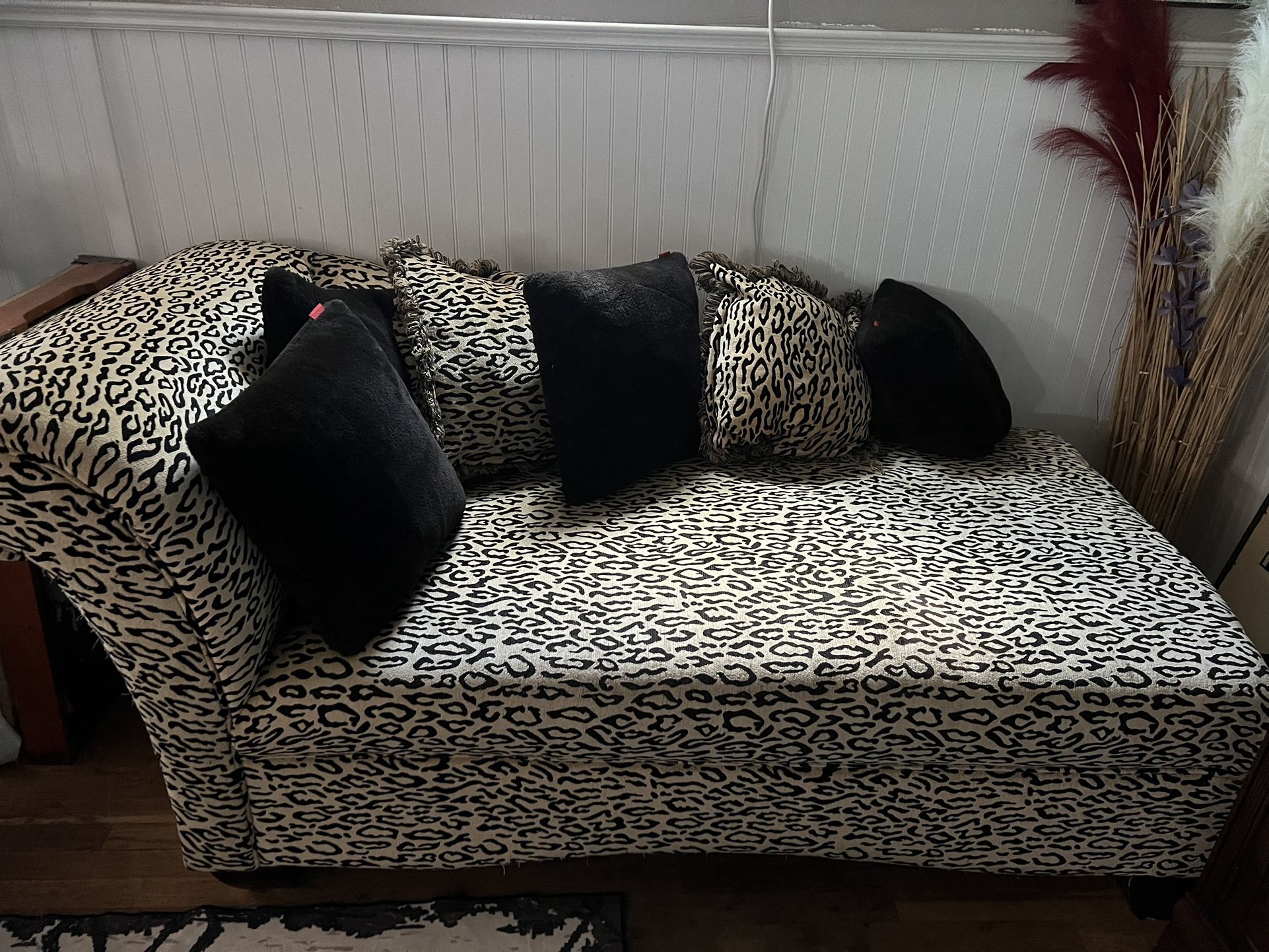 Leopard print chaise Lounge Weekend Discount 