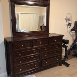 Dresser With Mirror - 9 Drawers