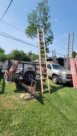 28ft Werner Glidesafe Fiberglass Ladder
