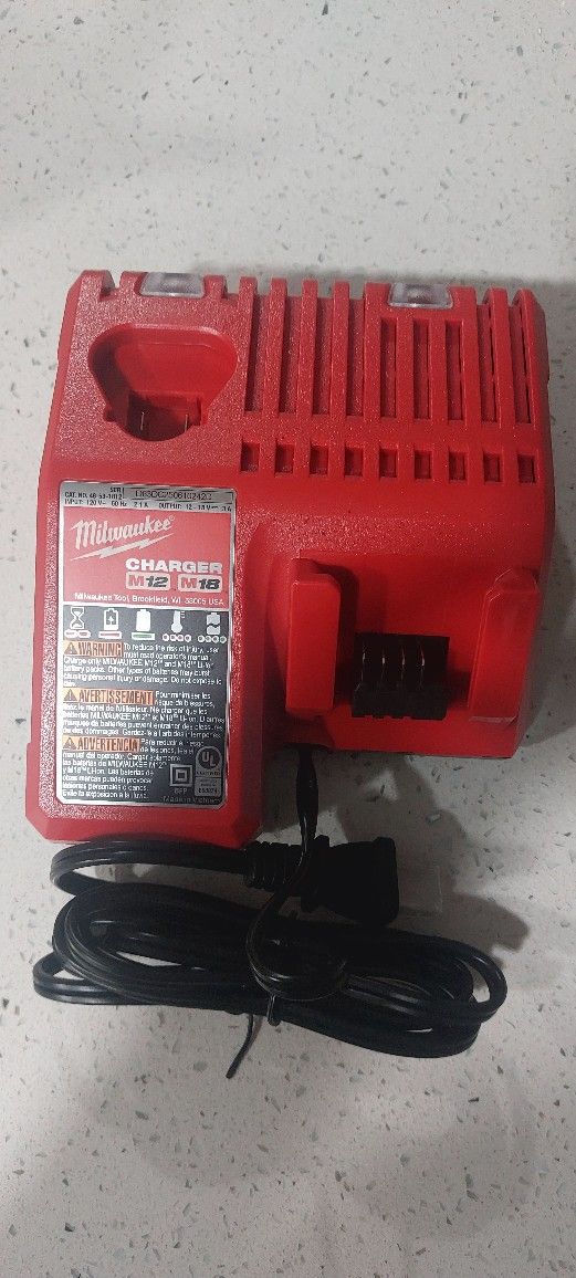 GENUINE MILWAUKEE 18V AND 12V CHARGER