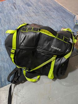 Gonex large black and neon bag for snow activities, good condition