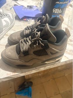Jordan 4’s Size 9