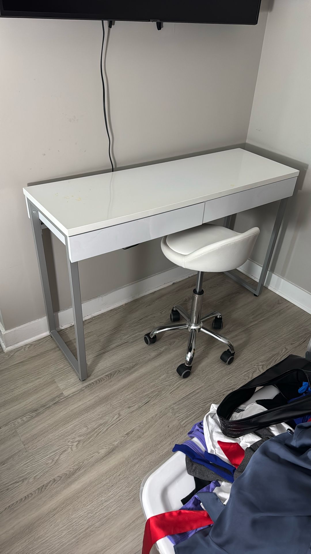 Vanity Desk And Chair