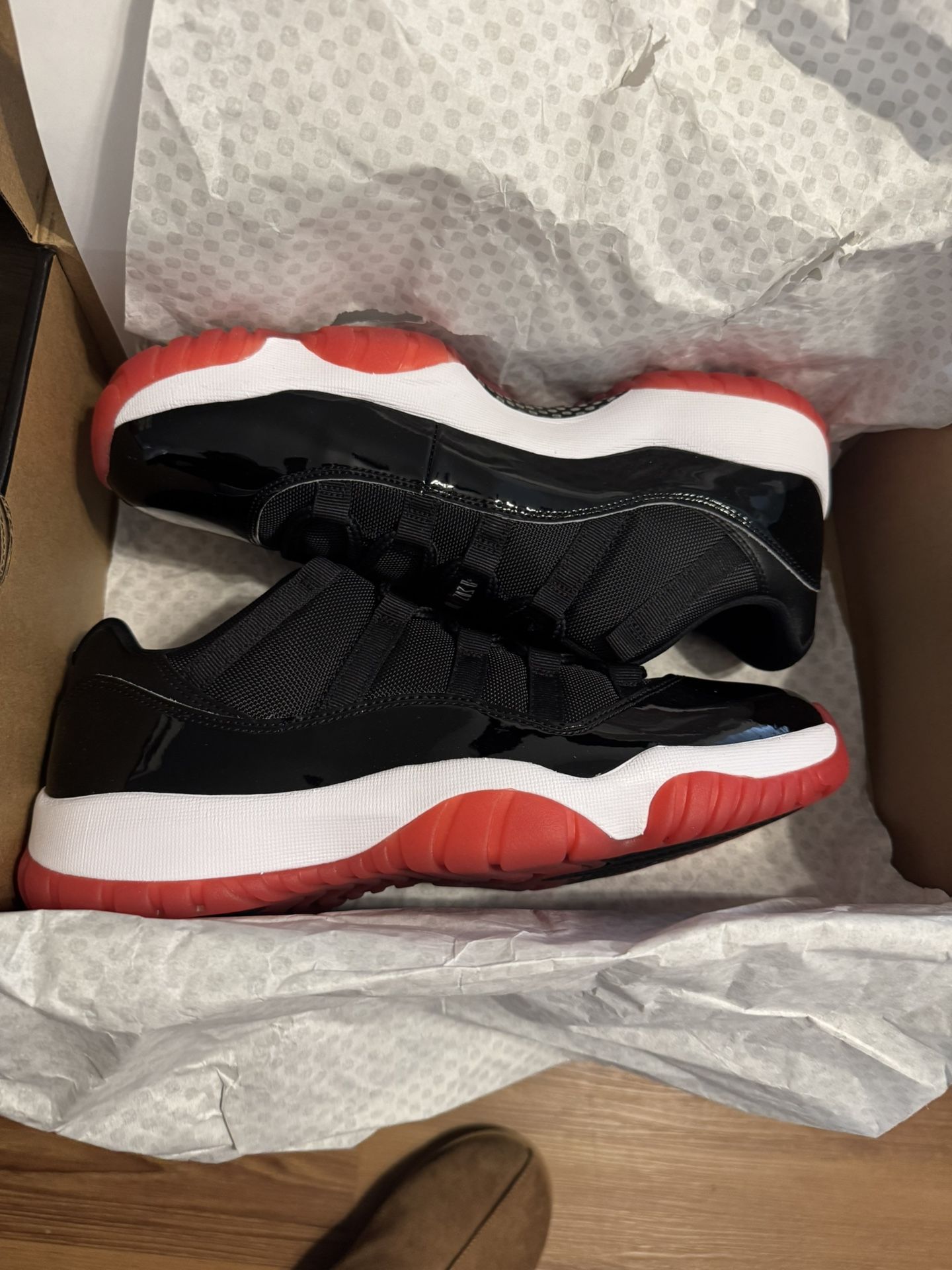 Jordan 11 Low Bred