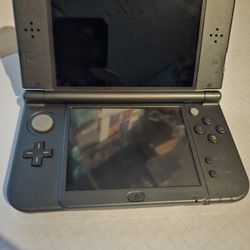 Nintendo New 3DS XL Handheld Gaming System - Black (Great)