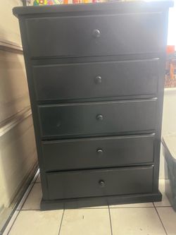 Wooden 5 drawer dresser used