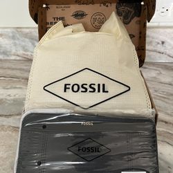 NEW Fossil Brand Large Leather Wallet Wristlet