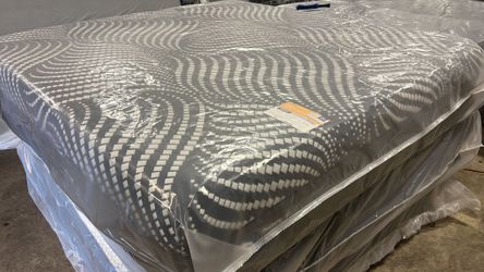 KING MATTRESS SEALY POSTUREPEDIC HYBRID HIGH POINT 