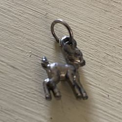 (JE07AB) Vintage Silver Baby Deer  Charm or Pendat