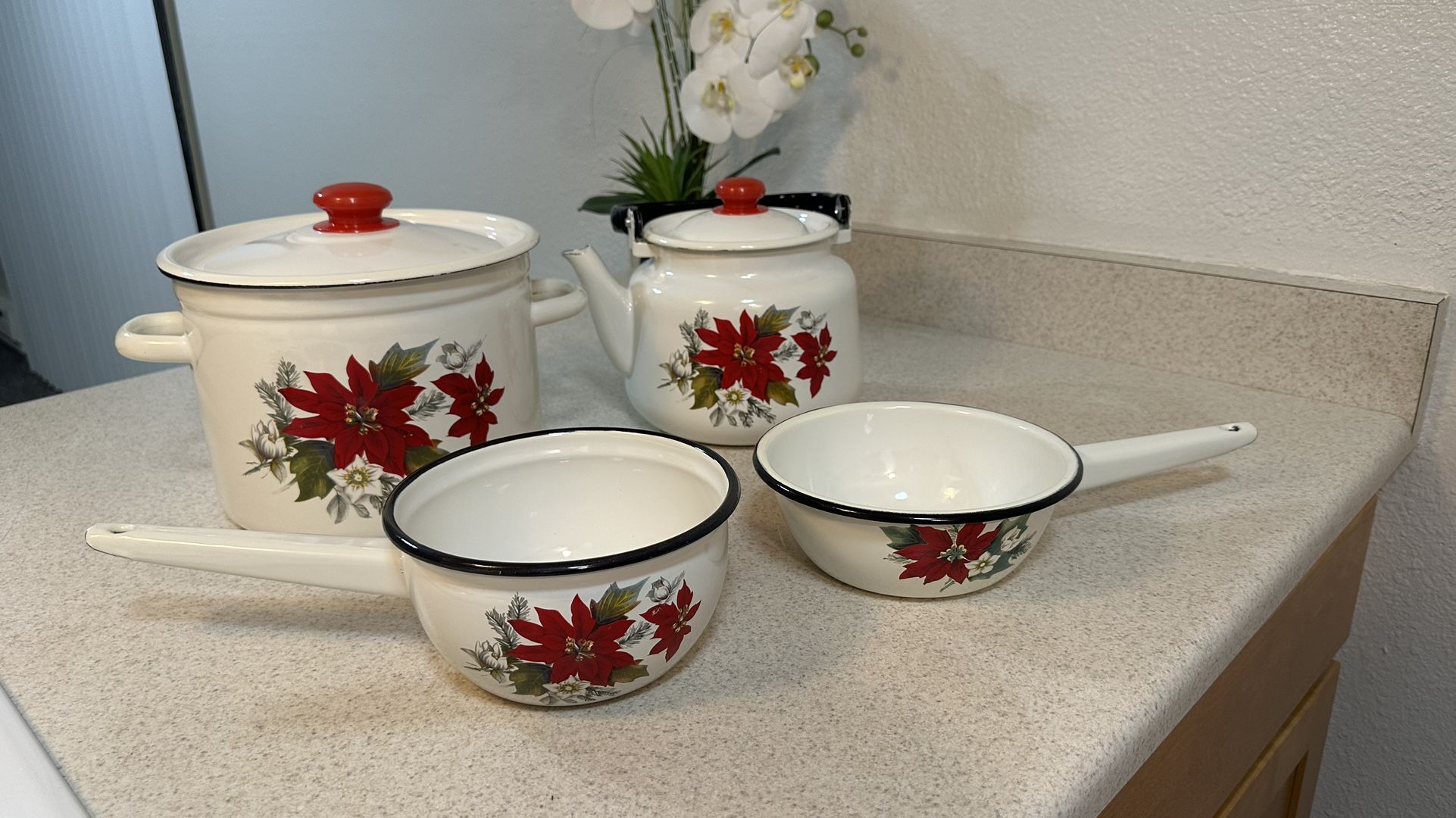 New Never Used Vintage Kitchen Set