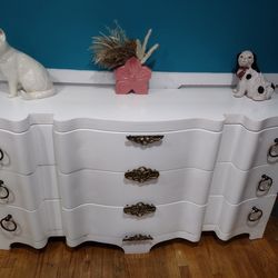 💠Dimond Home  French Provincial Serpentine Buffet/ Dresser Piece- Artisan One-Off Crafted💠