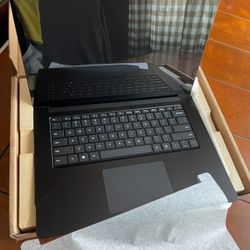 New microsoft  surface laptop 5   15' touch screen 