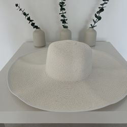 White Elegant Summer Hat. 