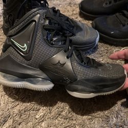Nike Men's Lebron 19 Basketball Shoes size 7
