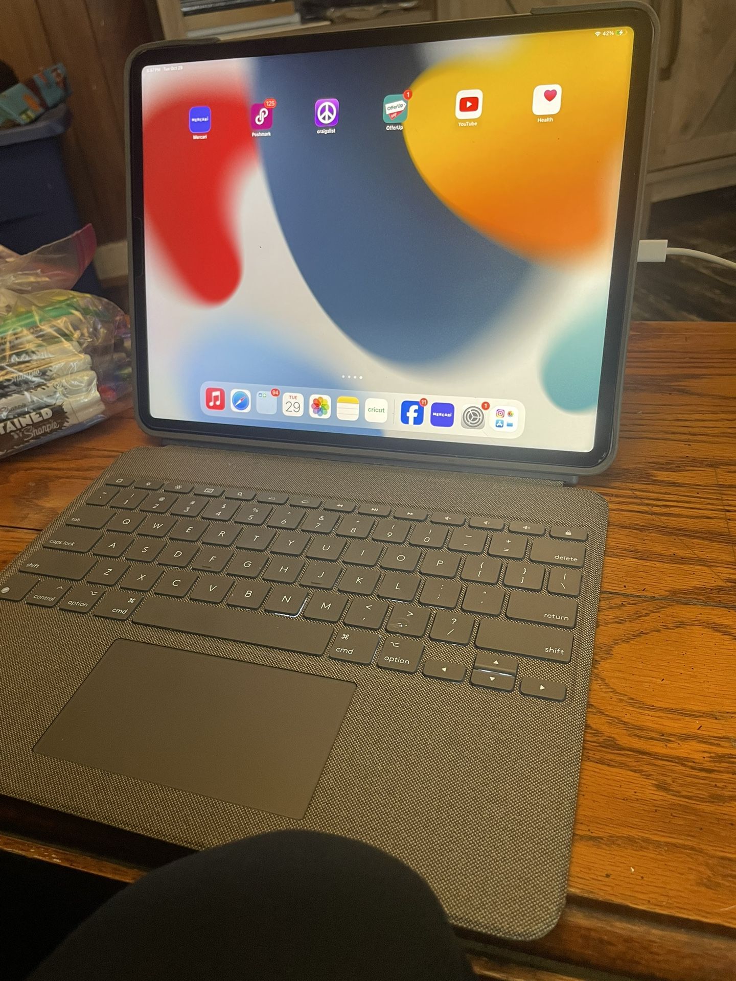 Apple iPad Pro 12.9” 5th Generation + Logitech Combo Touch Keyboard/Case