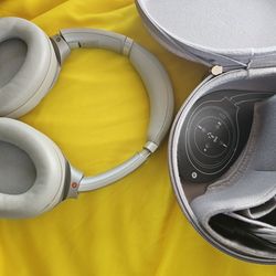 Sony Headphones WH-1000X M3 (still available!)