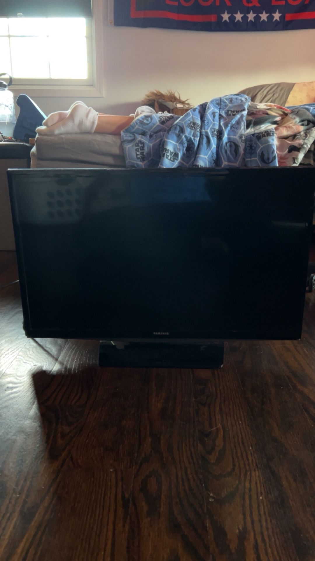 24 Inch Samsung Flatscreen TV