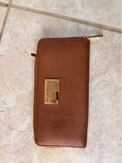 Michael Kors Zipper Wallet