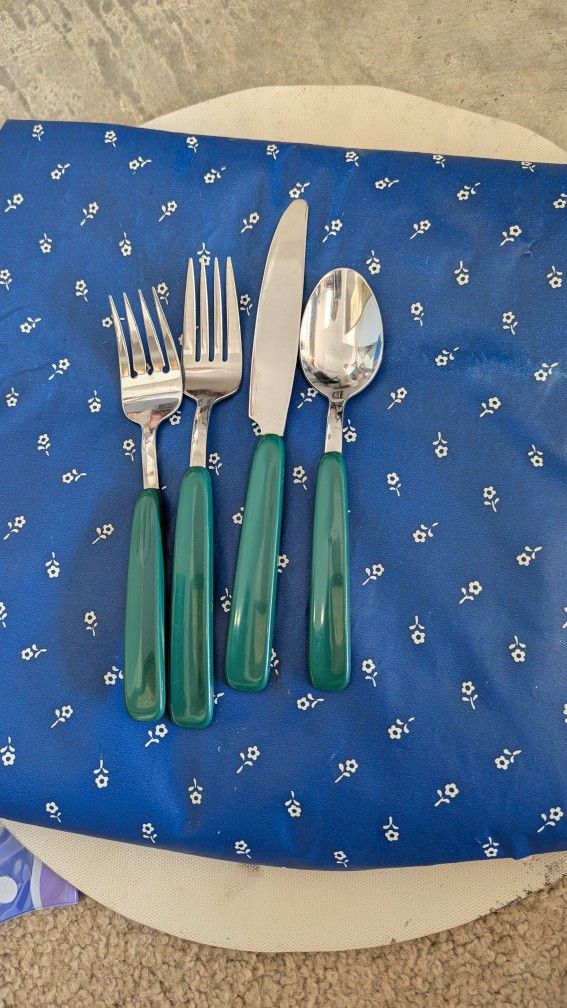 Flatware Set For 4